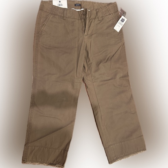 GAP Pants - Woman's casual/office Gap raw hem cropped pants size 8 NWT